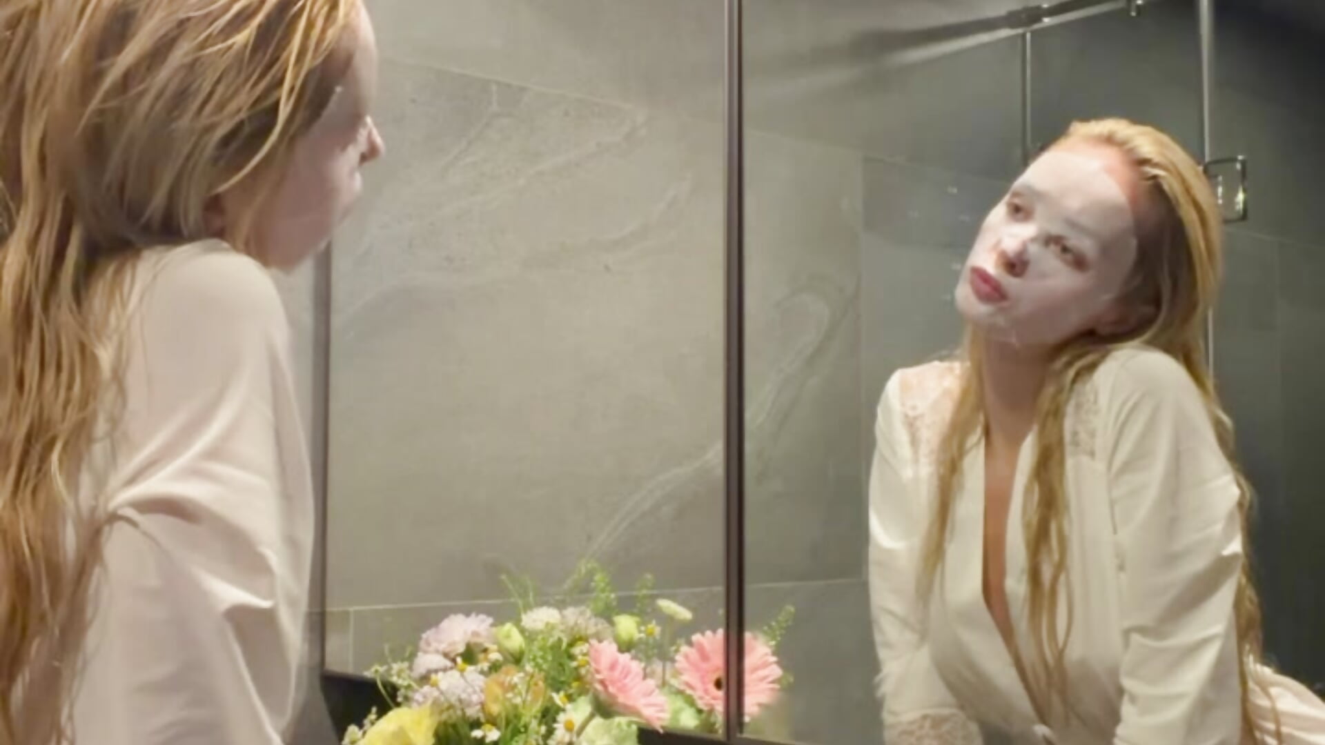 evening routine - clip cu PollyDolly model videochat