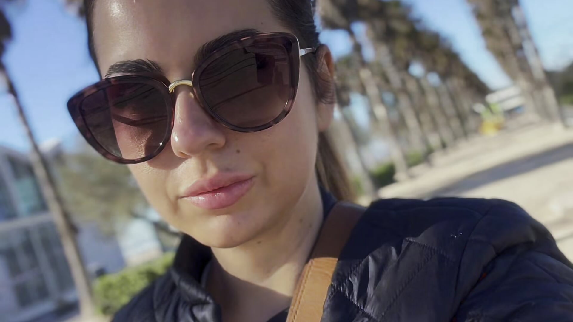 Met me under the palm tree 🌴 - video by BrezyBella cam model