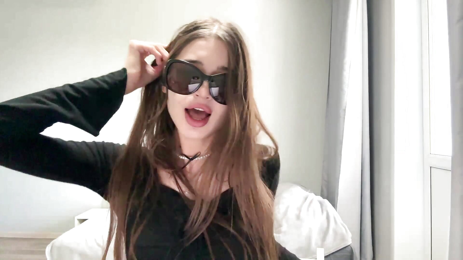 When the beat drops and the hair flips - video by NicolleBarreto cam model