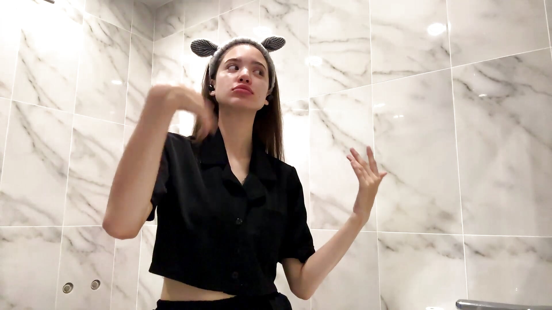 getting ready for the stream – video modela na kameri NicolleBarreto