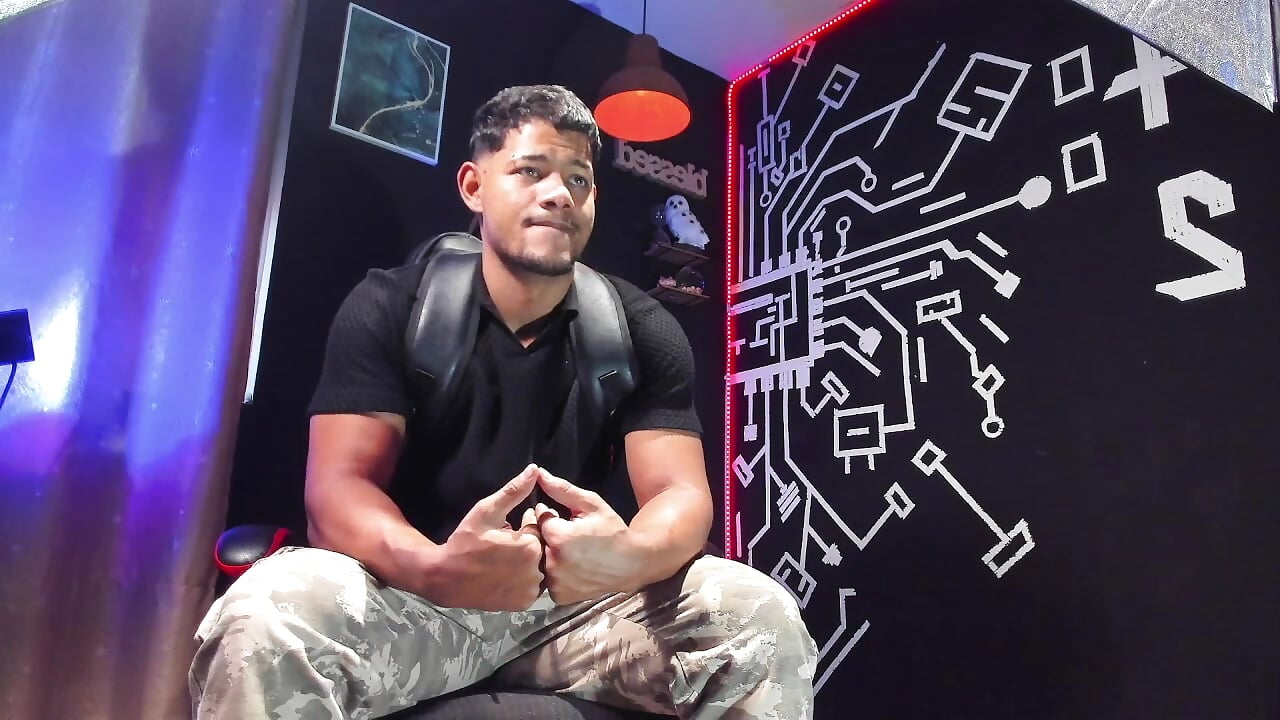 decent  boy coming  back from the U－カメラキャストのJordanParishhの動画