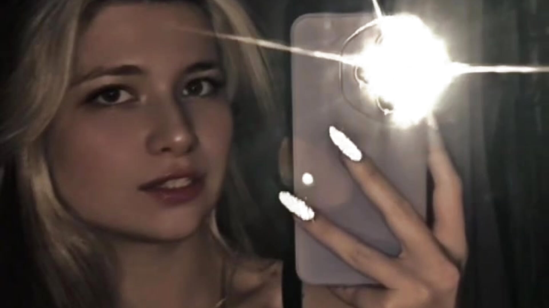 🎙️ Favorite song - vidéo du modèle de showcams SherikaAzzarella