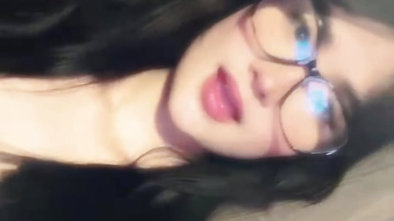 Hello, I'm Sowi.– violetapetites kameramodell videója