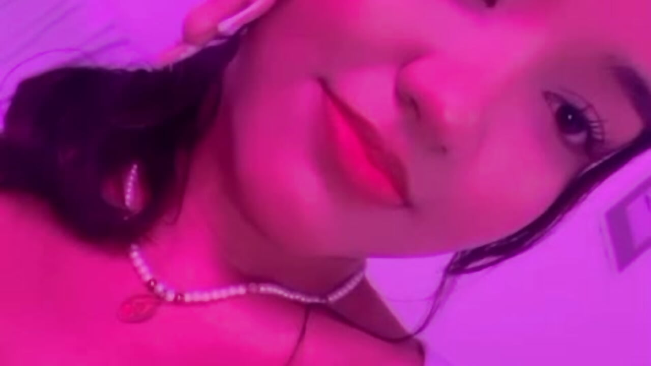 kisses love– violetapetites kameramodell videója