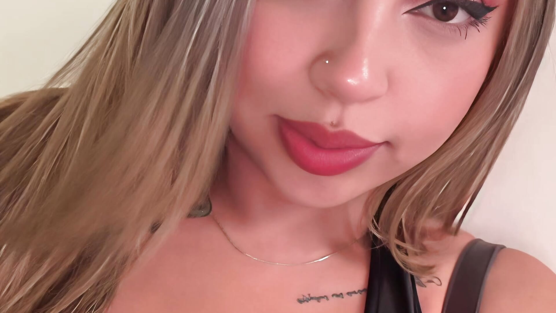 NTMU >"< - vidéo du modèle de showcams Khloe_benson