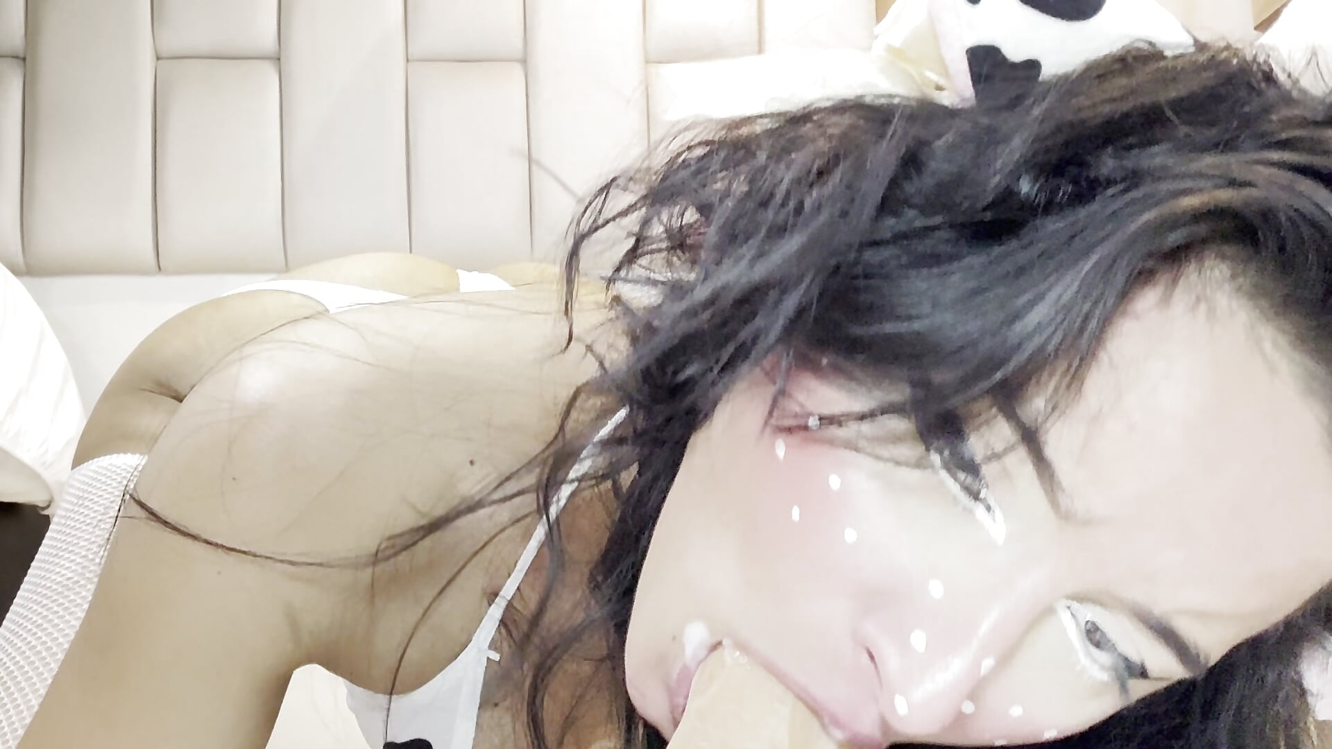 🐮 Cowgirl deepthroat + milk in the mouth until it spills out 💦 - video oleh Sharlott_Luxe kamera model