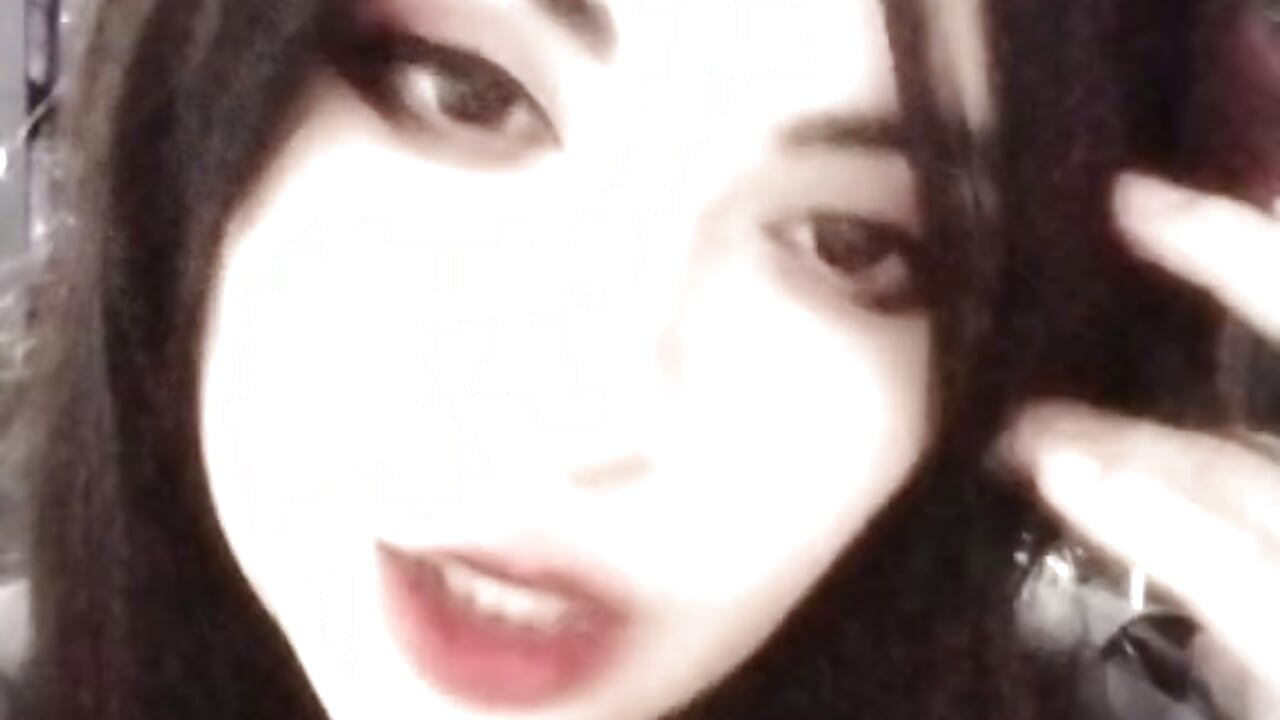 Hello there UwU – video modela na kameri BloodyRoseUwU