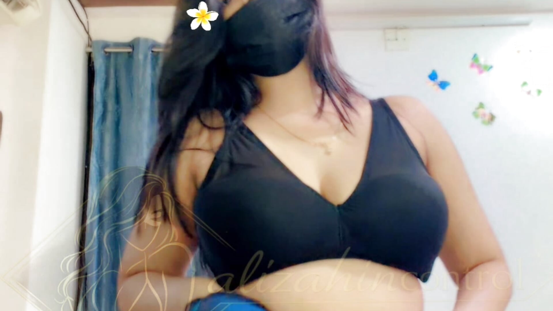 Alizah unwrapped Tease😈