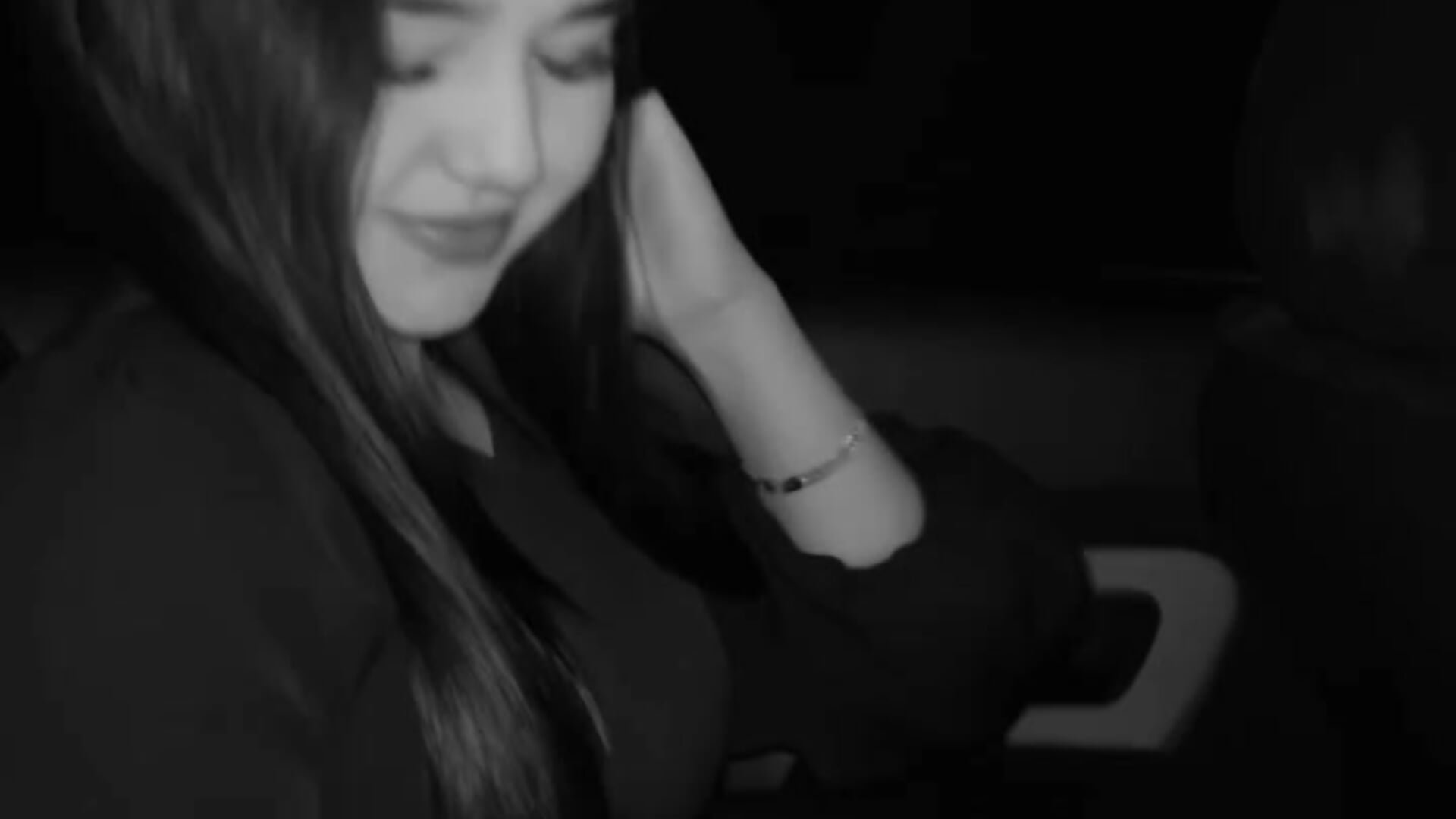 welcome and thanks! - video oleh model kamera WilhelminaResto