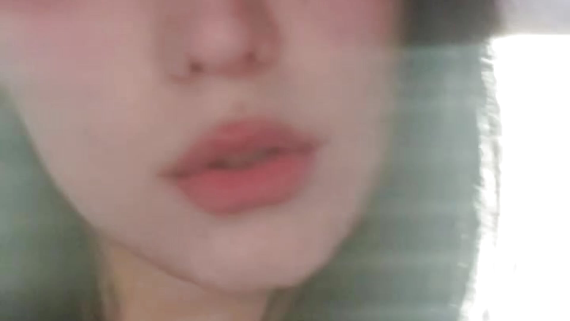 meow - video di KissMeeMel modella di cam