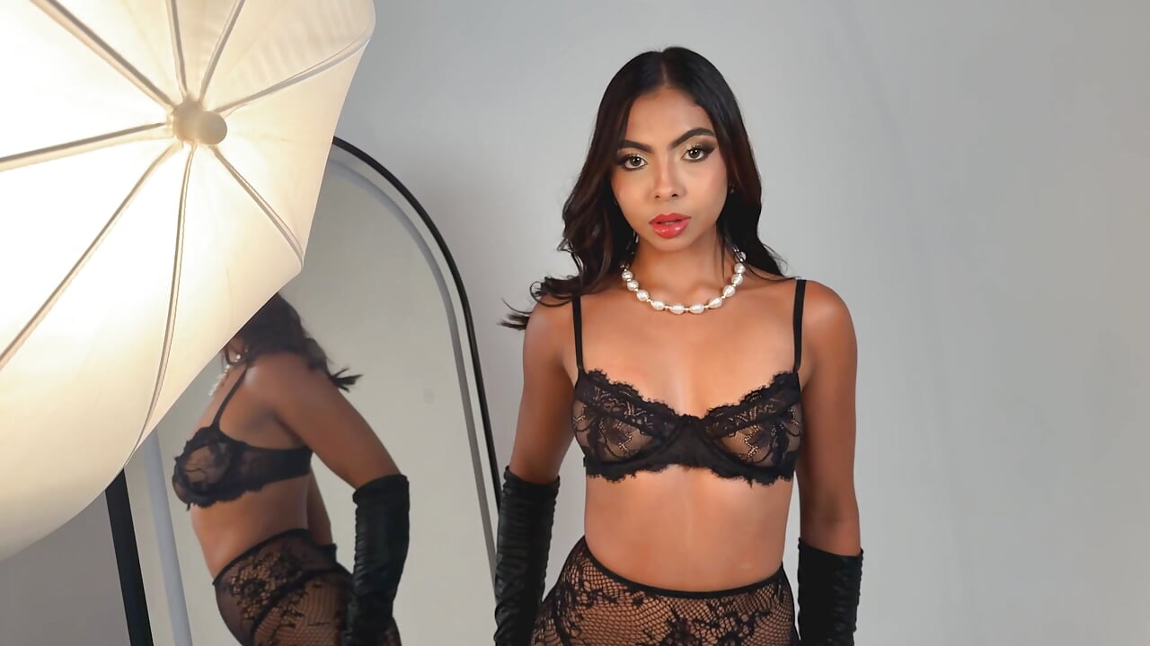 woman cute - video by AitanaNovaX cam model