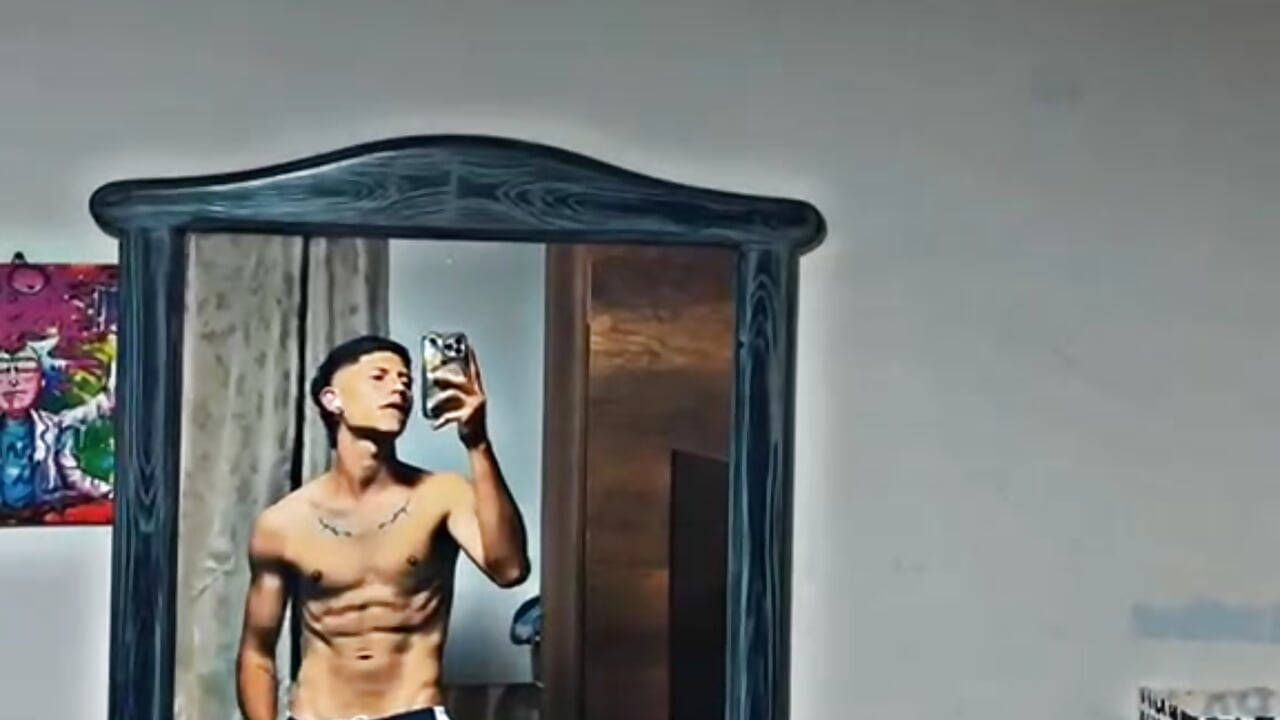 simply me - فيديو من Poseidon_Core_ موديل الكام