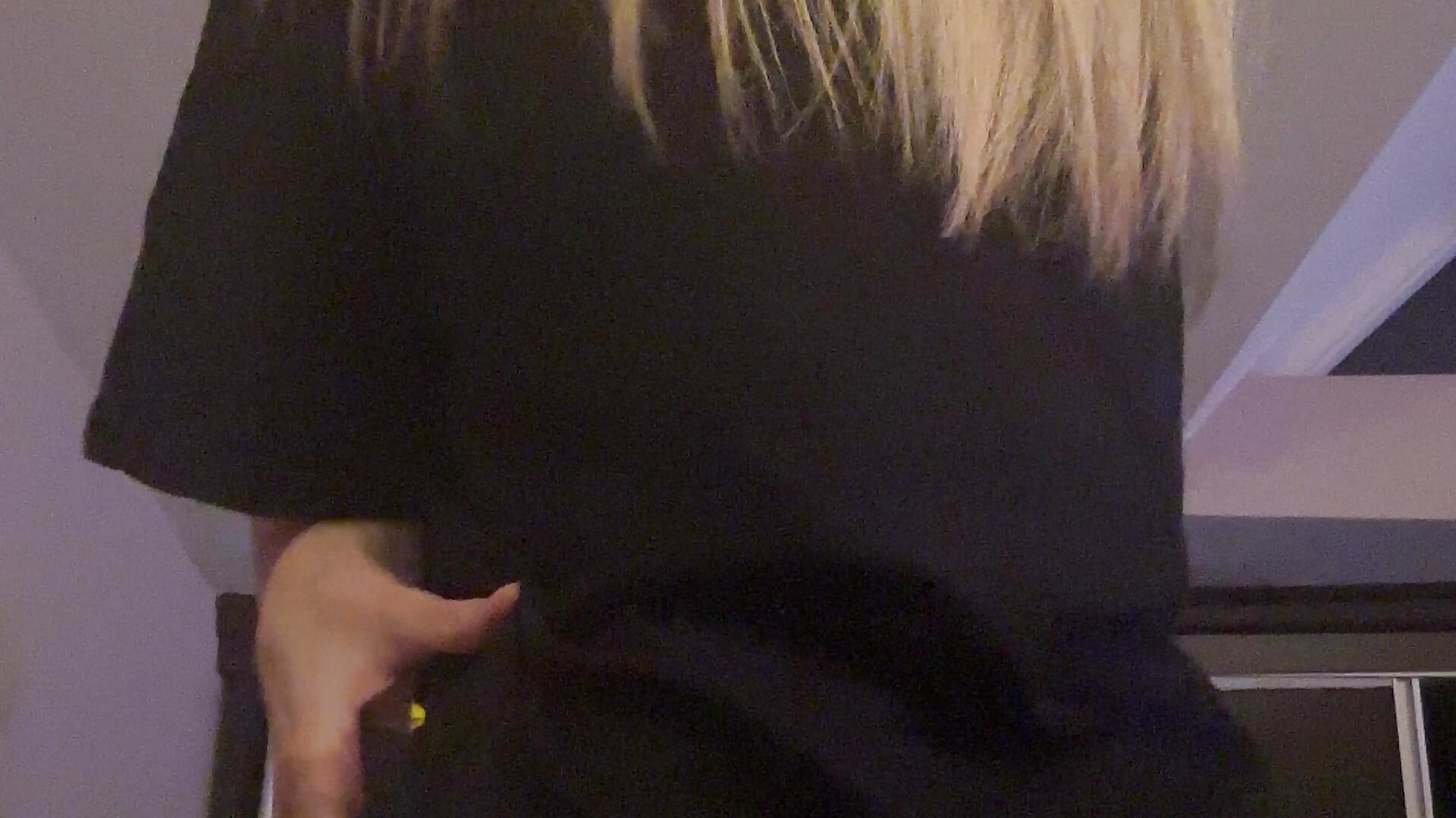 🍑 – video od webkamerové modelky CouplePovstarr