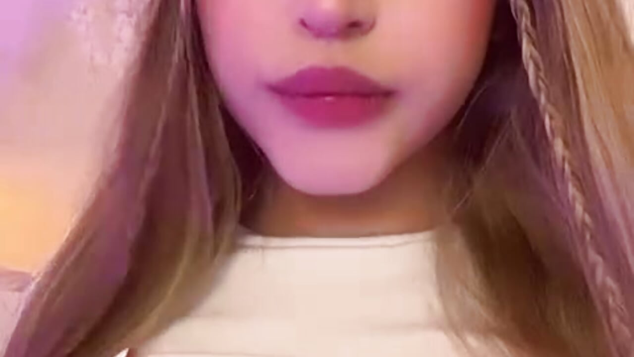 A hot view 🔥 - video by SophieRinaldi cam model