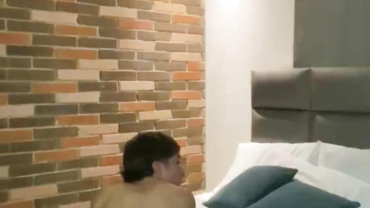 play whit my hole - video by noah_kirt_ cam model