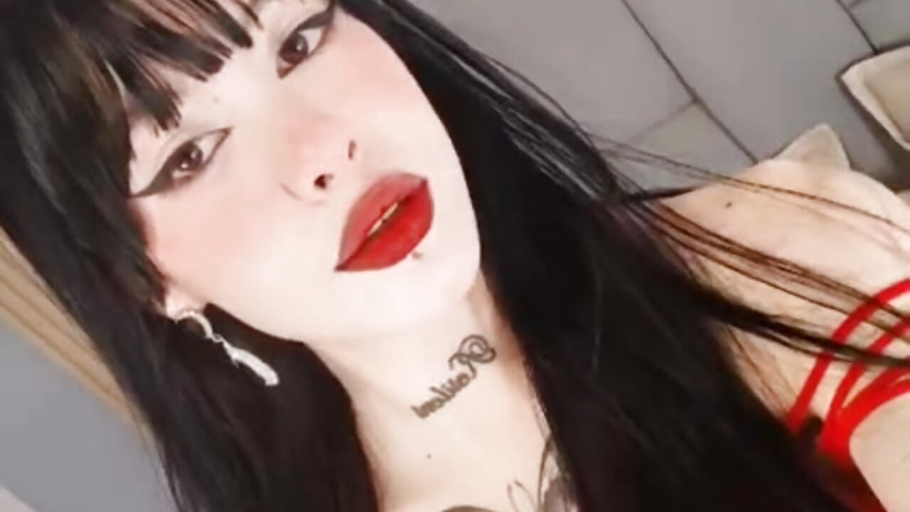 yummy, wanna undress me ? - video by elizabethquinn_