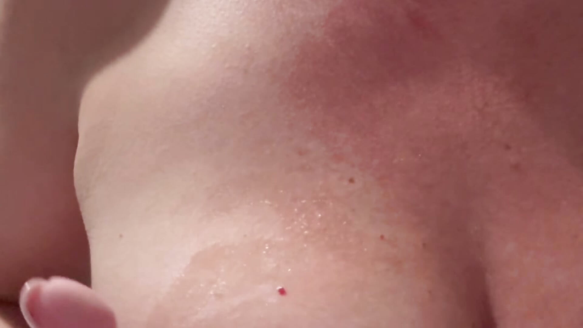 Spit on tits – video modela na kameri loulou121m