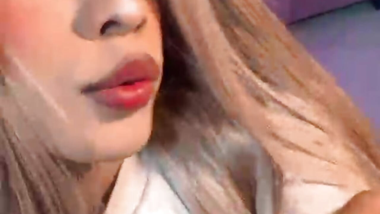 latina blonde – video af Sweetest_ivonny cam-model