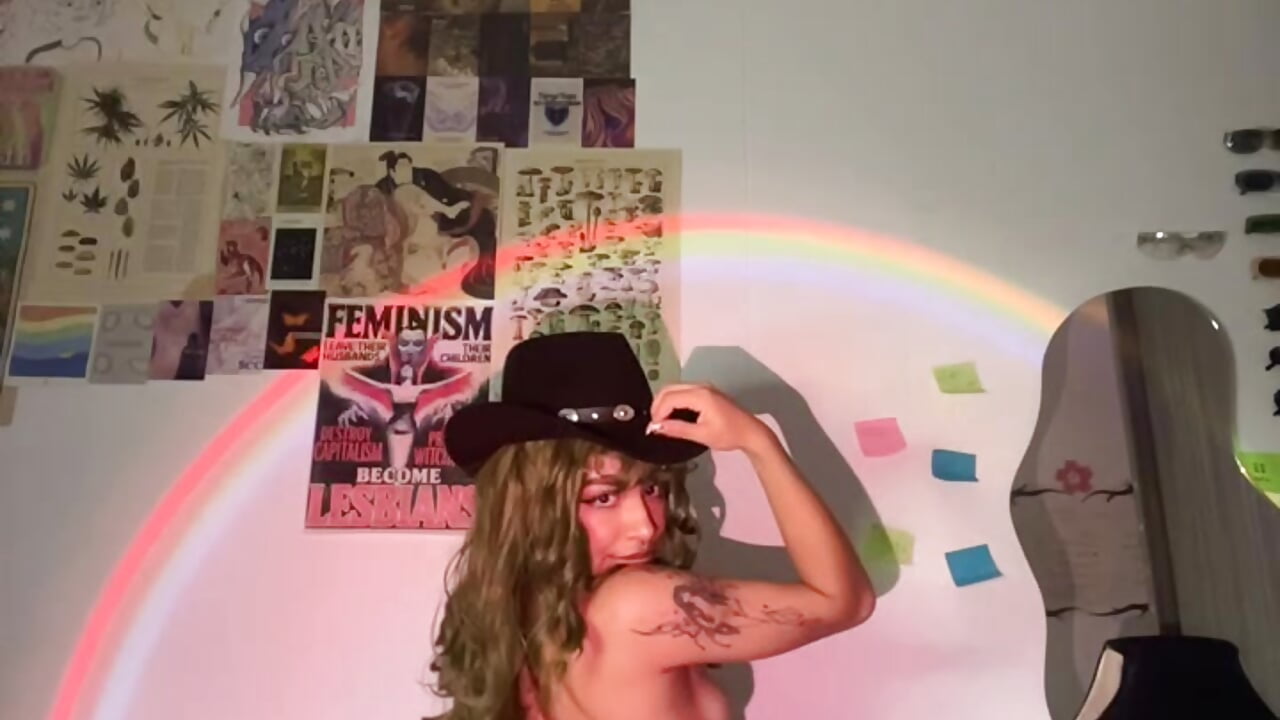 Yeehaw…cowgirl energy only 🐎 - video di heybabymatcha modella di cam