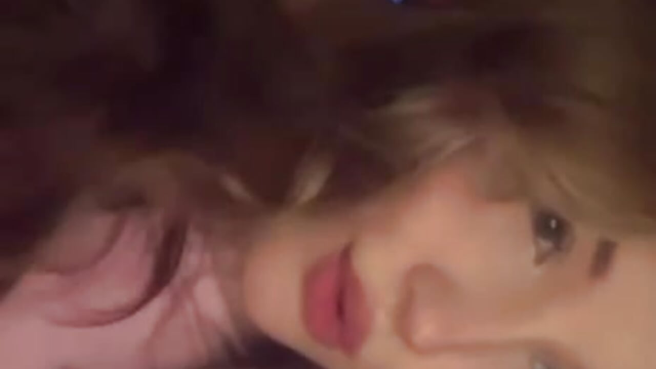 Kiss you - video av Charlotte_Smitee cam model