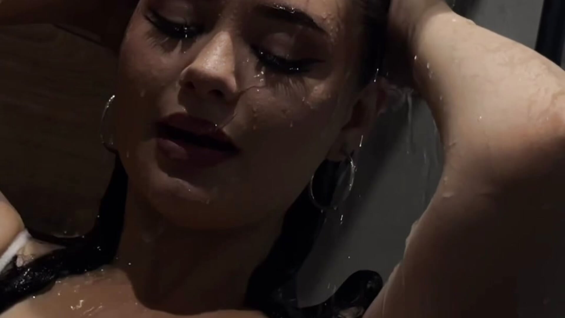 💦 - video di ElaraErotica_ modella di cam