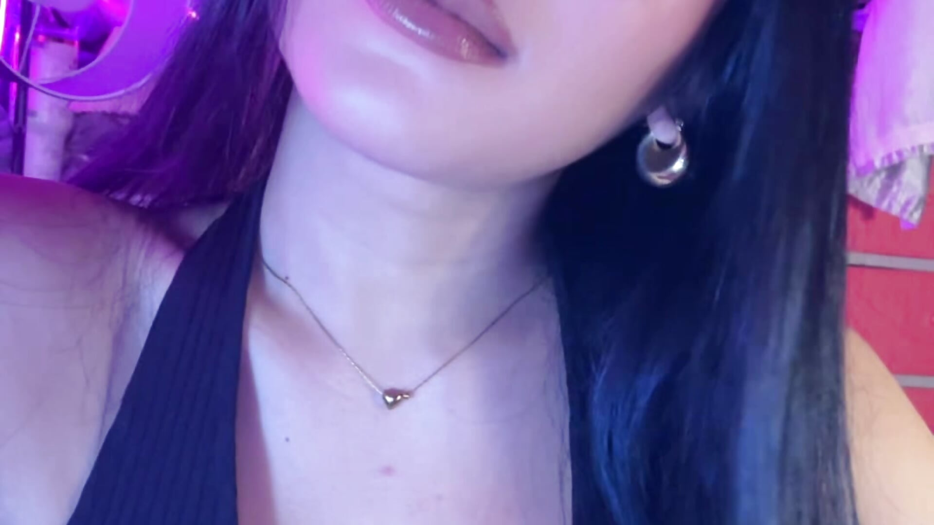 Wanna kiss me?－カメラキャストのFatal_Femmeの動画