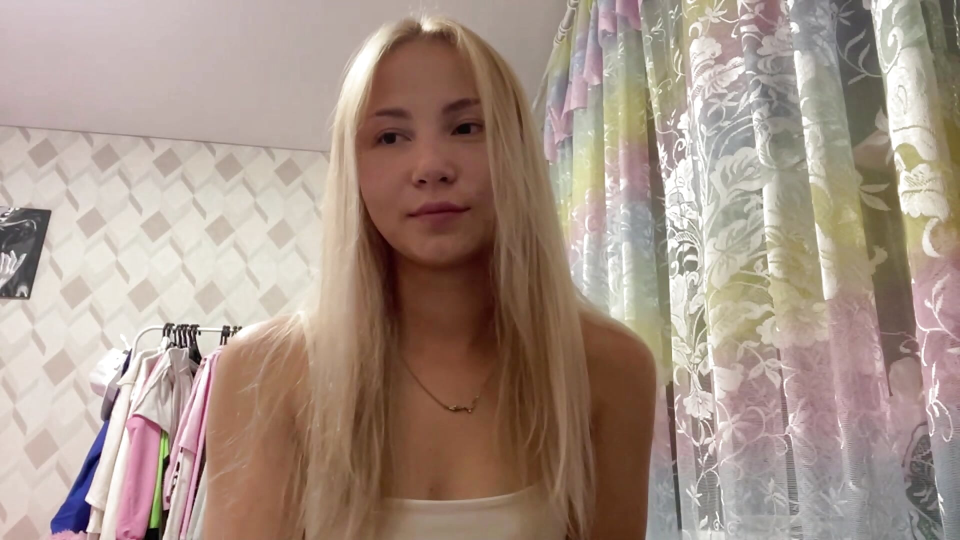 Worth the Look - video by LizaBedker cam model