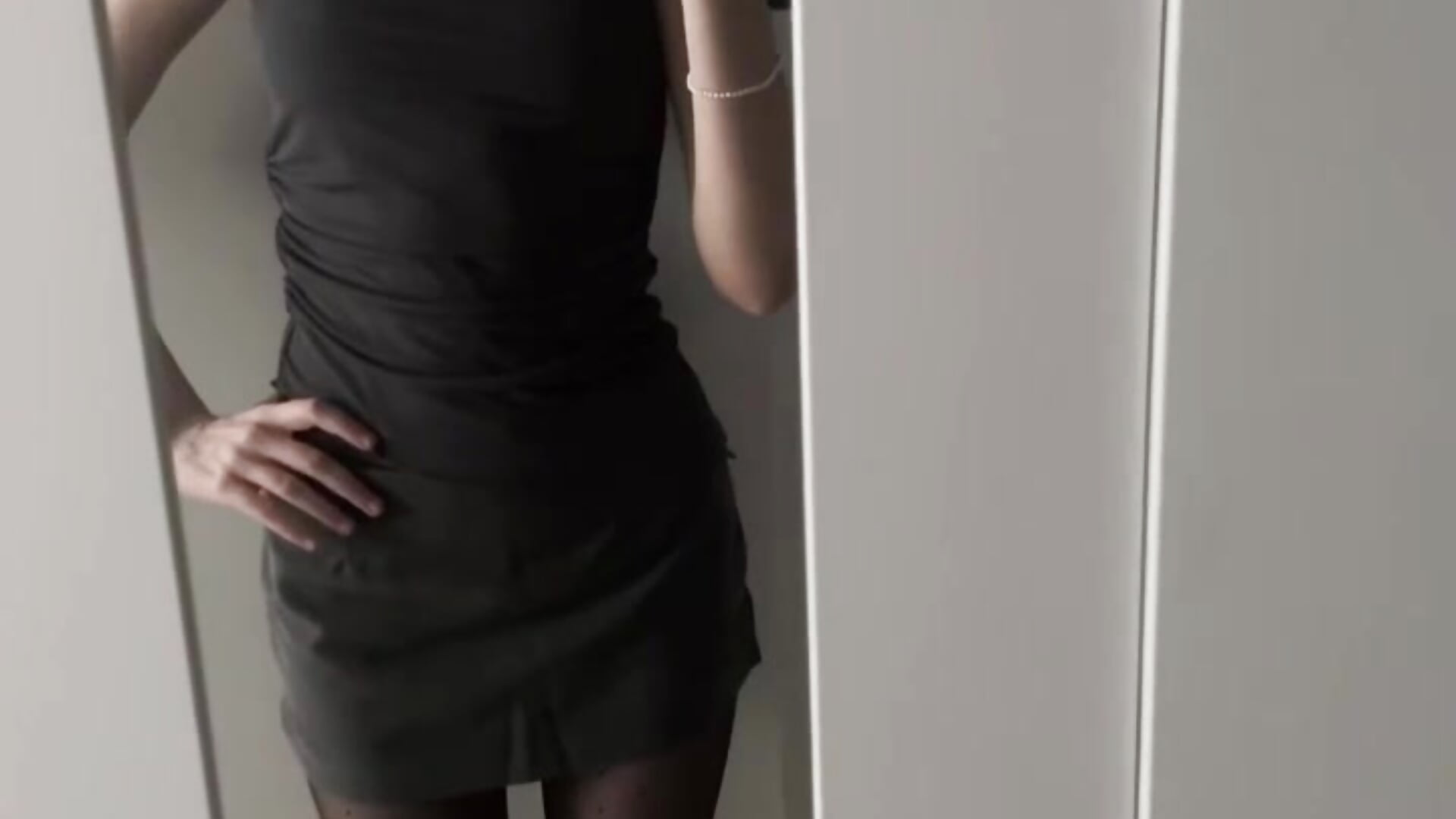 What are you thinking about before you go to?🦊 – video modela na kameri Ginger_tease