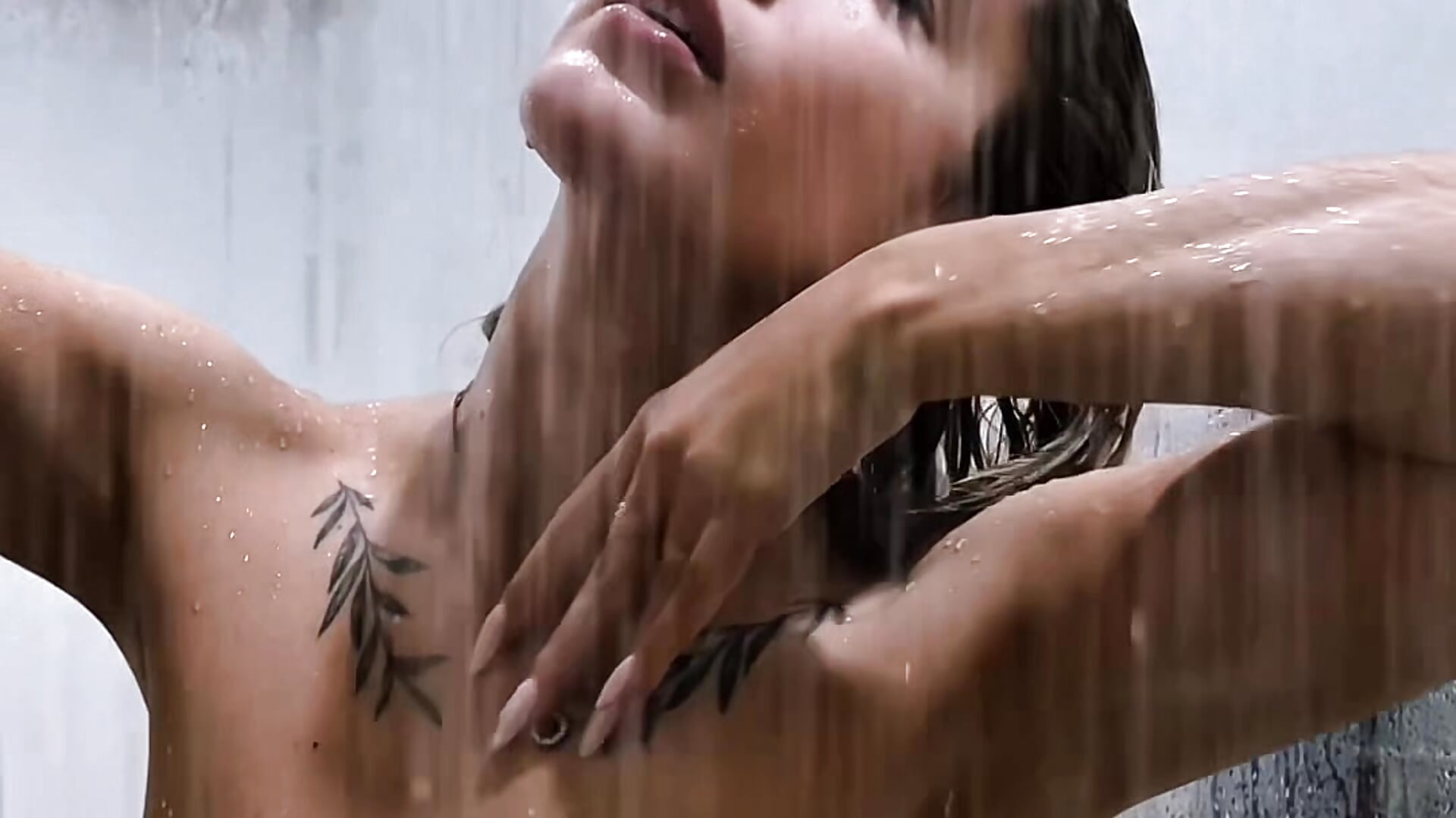 Shower tease video – video modela na kameri charming__kitty