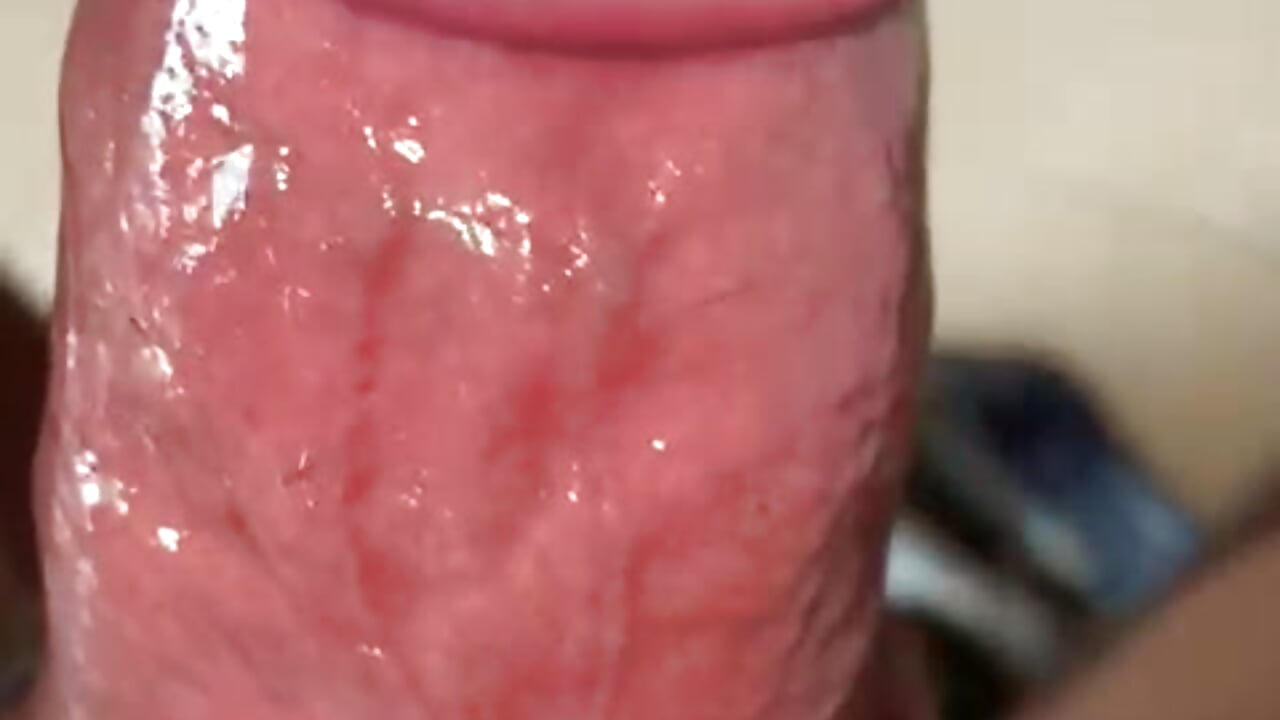I want you to run your tongue over the head of my cock and tell me what it tastes like. - vidéo du modèle de showcams ragnarhot77