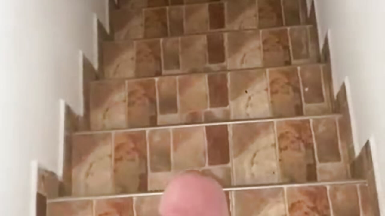 PLAY WITH ME ON MY STAIRS - video by ragnarhot77 cam model