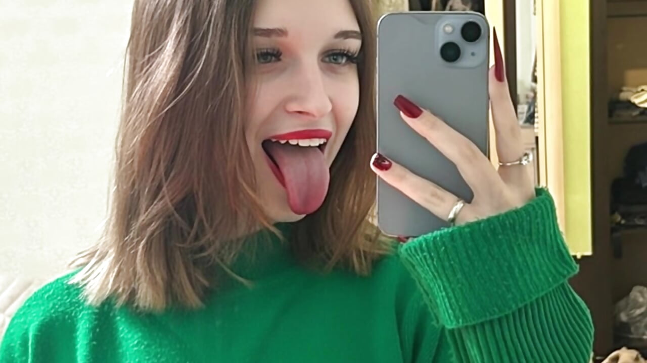 hot finger - video by WanZuver cam model