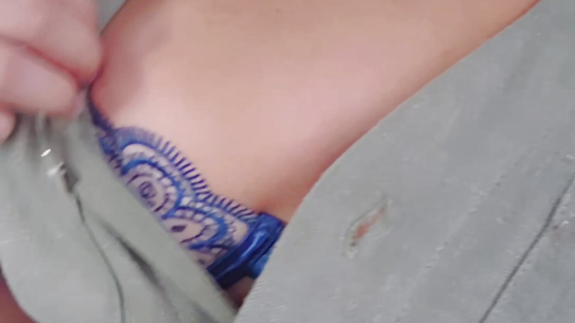 Salope dans le uber... - vidéo du modèle de showcams XxMuse