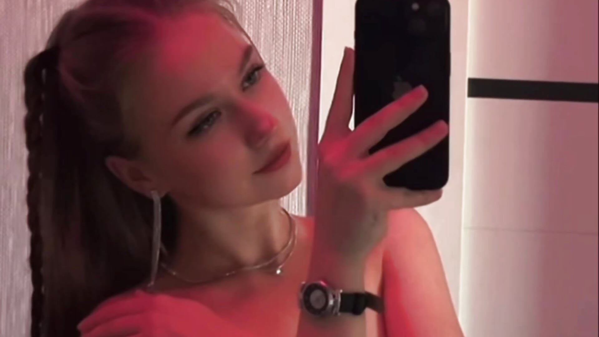 mood before bedtime - video by WilleneDeblasio cam model