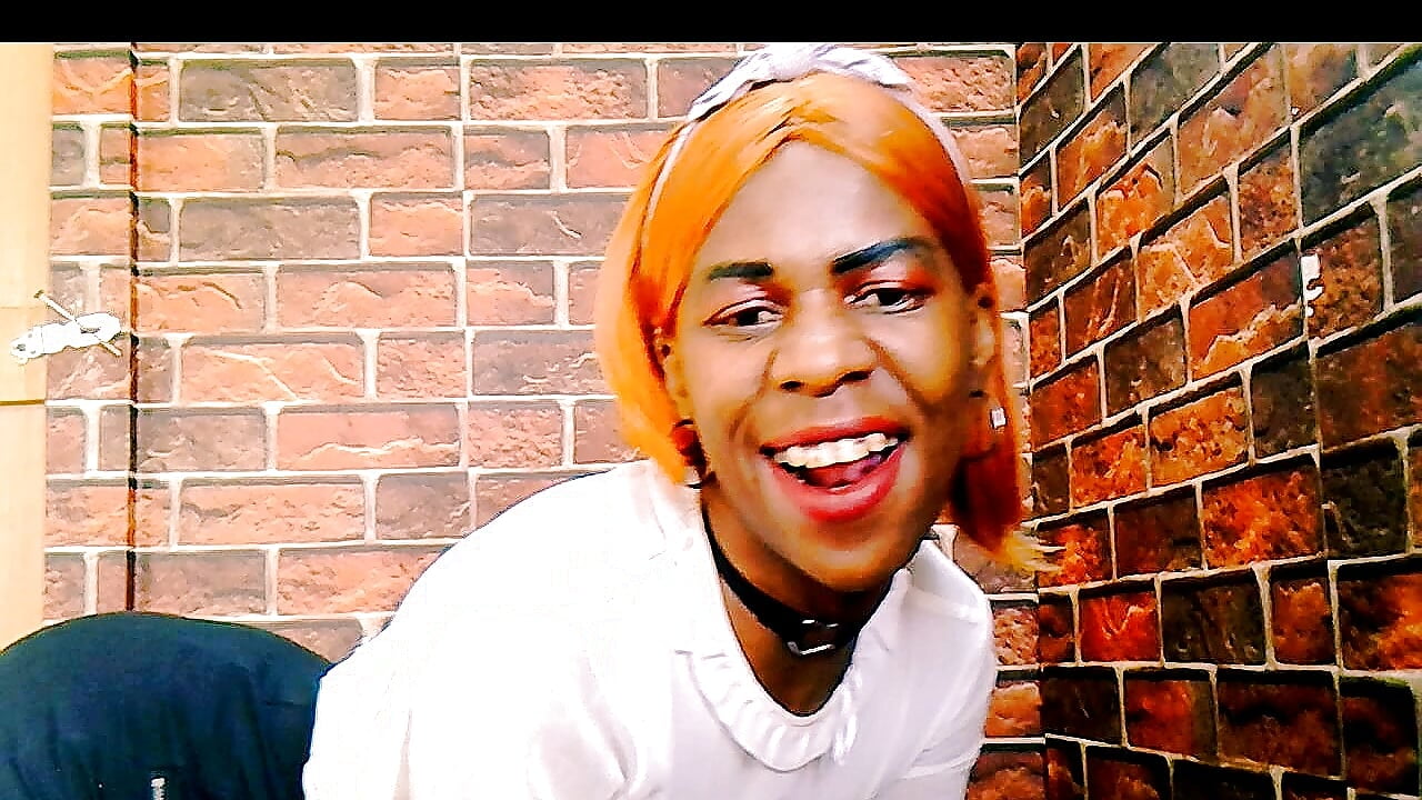 smiling for the world while healing - video oleh Ebony_sweetpeach kamera model