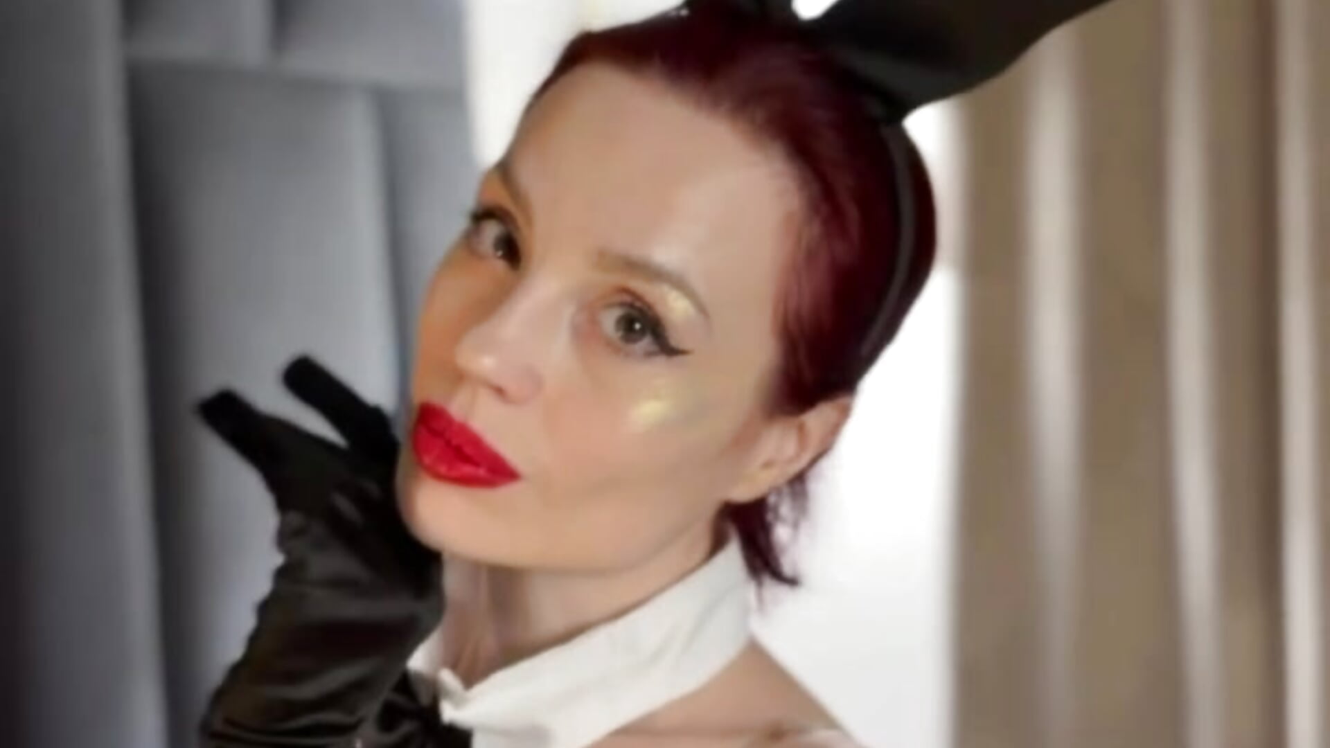 playboy bunny body tour (teaser) - vídeo de SelenaHollis