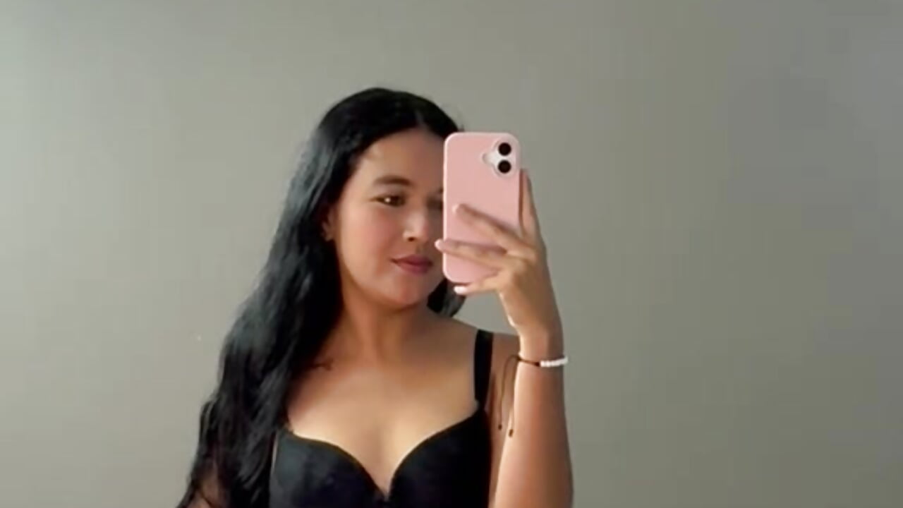 Hi everyone i am Nicky - video by NickyLoveSaliva cam model