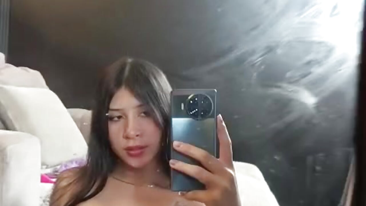 Your favorite distraction is back. 😈💦 - видео от уебкам модела ChelyBlake