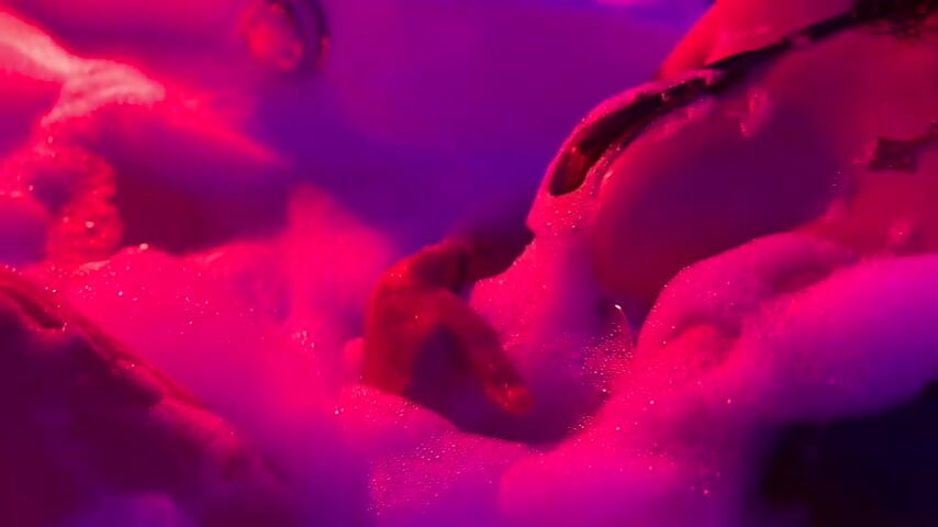 jacuzzi ❤️ - vídeo de la modelo de cam zoe_cherryy