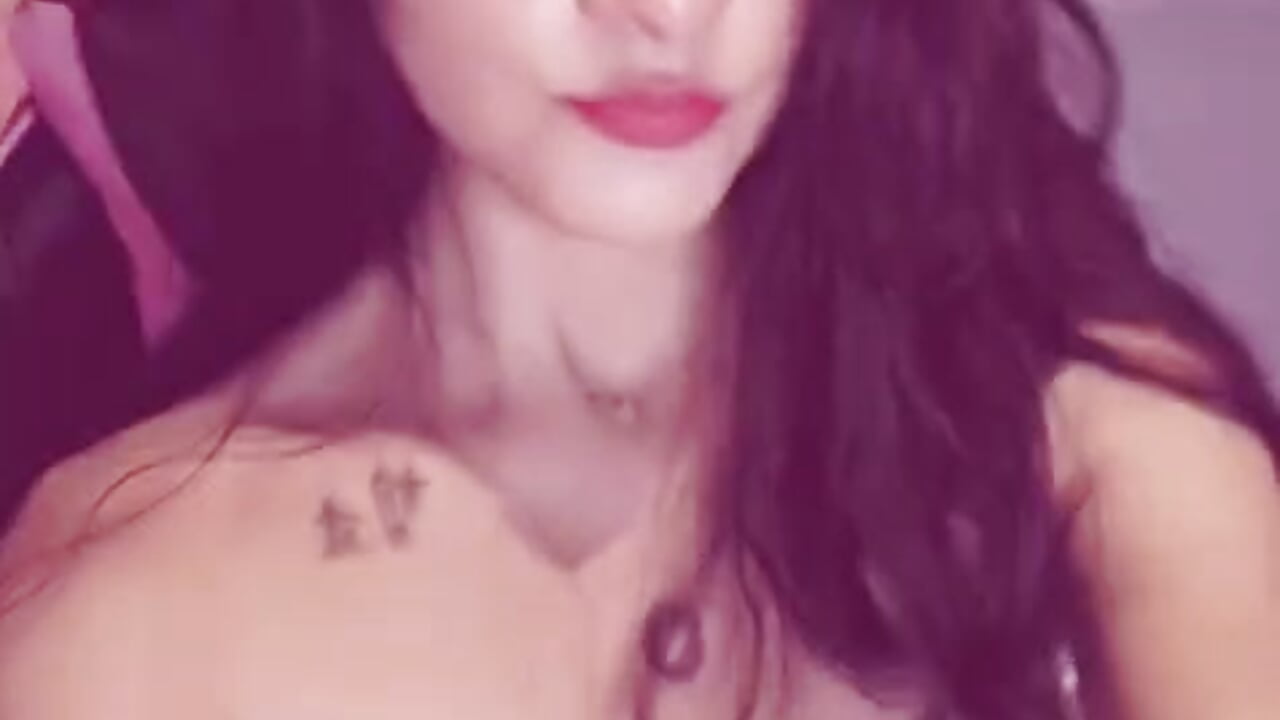 Let's have some fun—or don't you want to fall in love? - video by K3lly_Lpz cam model