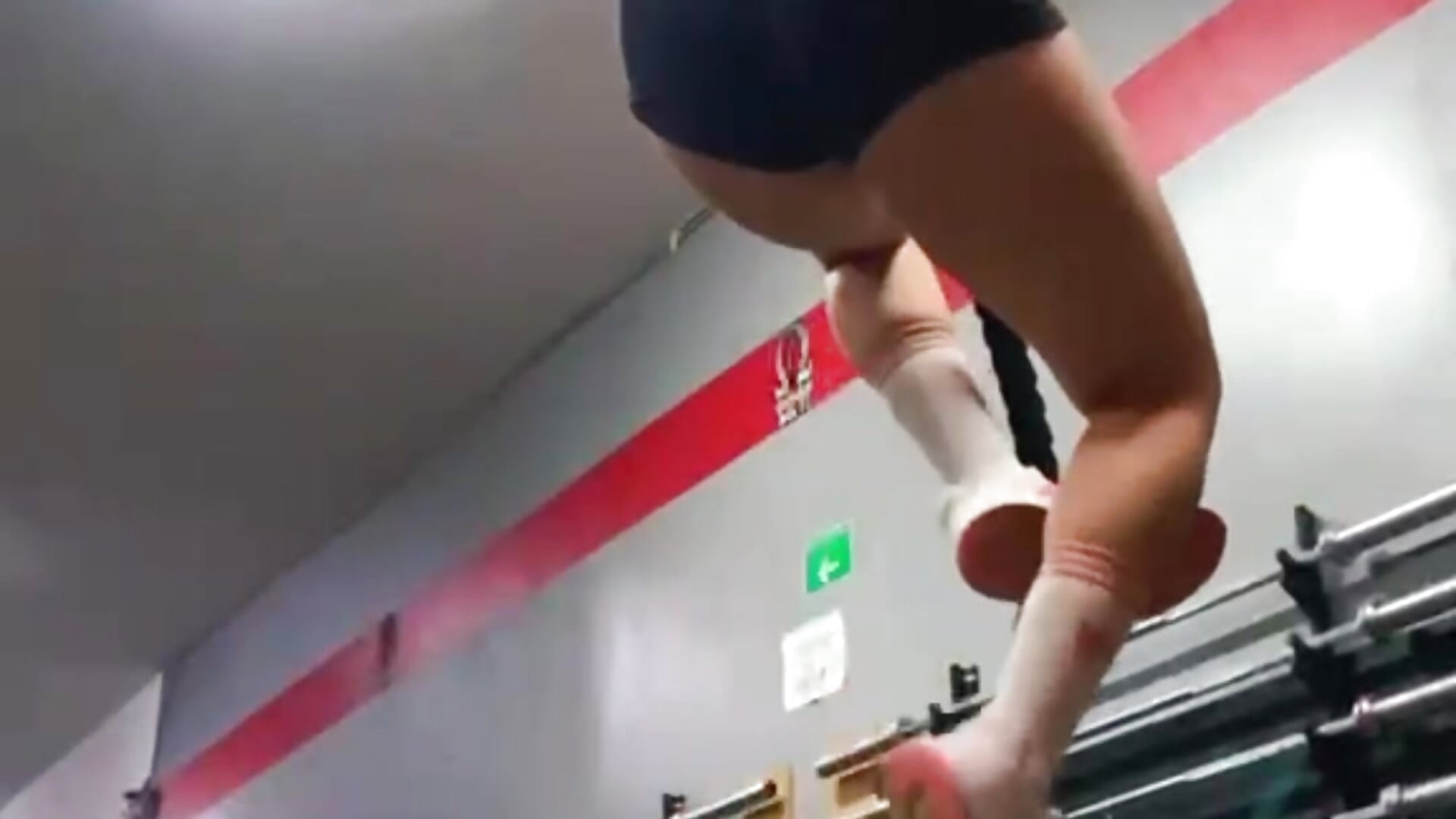 Gym queen 👑 - video oleh Sharon_Loveee kamera model