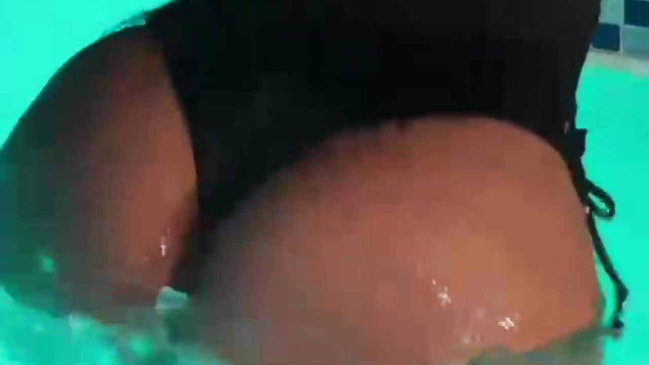I love how the water feels on my buttocks 😈💥🍑 - video by kyana_cream cam model