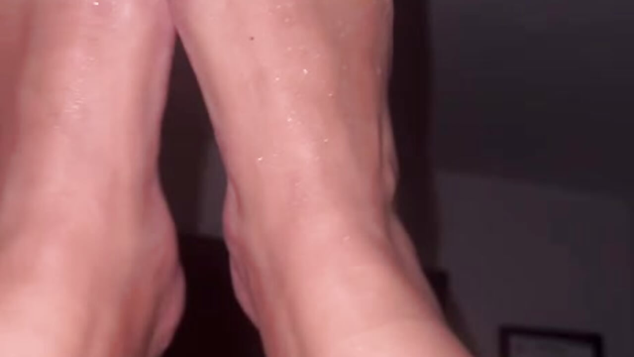 I want you to lick my feet my love 🥵🔥😍 - video by kyana_cream cam model