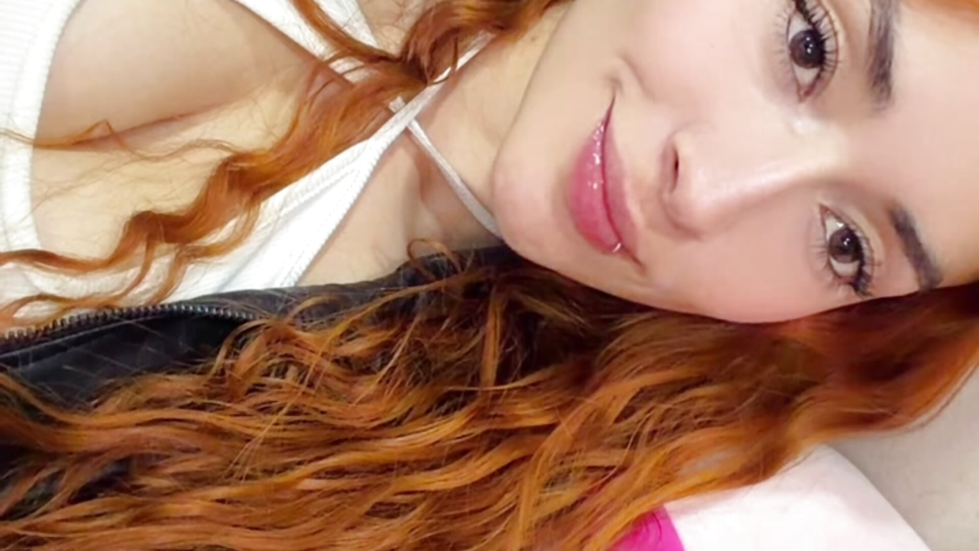 😘 — filmik Anto_g, modela(-lki) na kamerkach