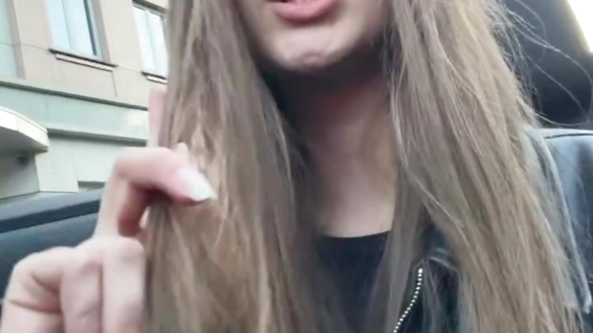 <3