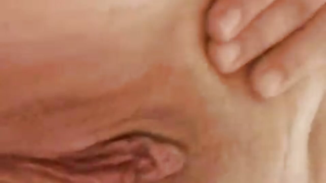 Gros plan sous la douche rejoins moi 😛 - video by angelina3s