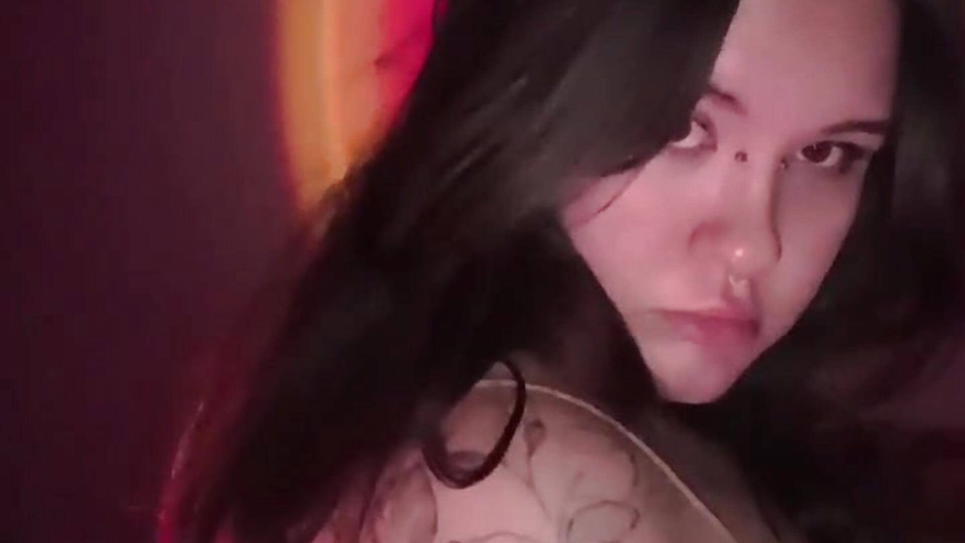 meee - video oleh model kamera dilastar