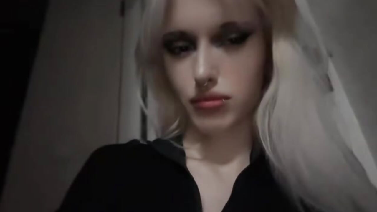 Does my feline gaze turn you on?! – video af LezzyCrown cam-model