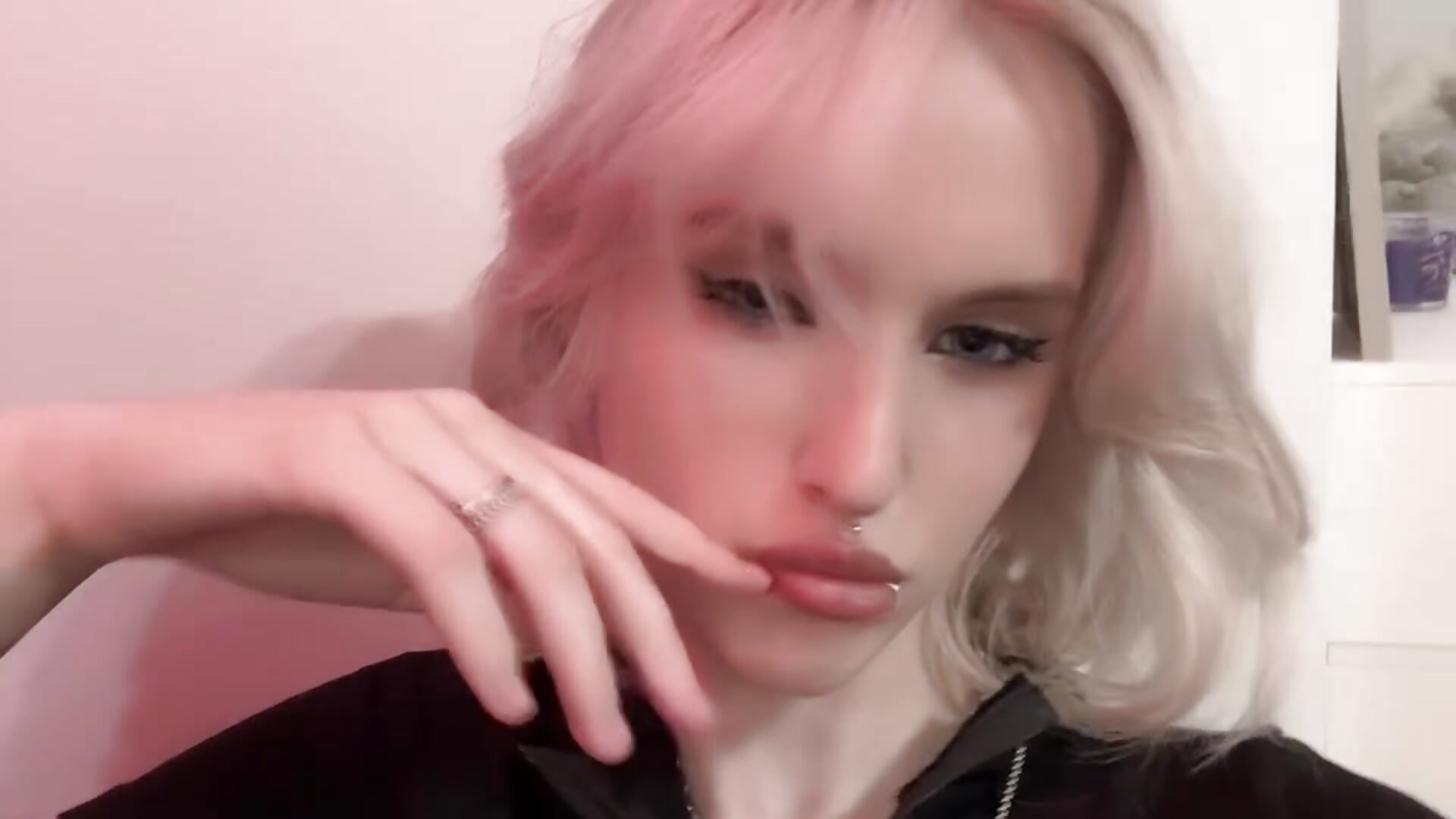 Does that look turn you on? – video af LezzyCrown cam-model
