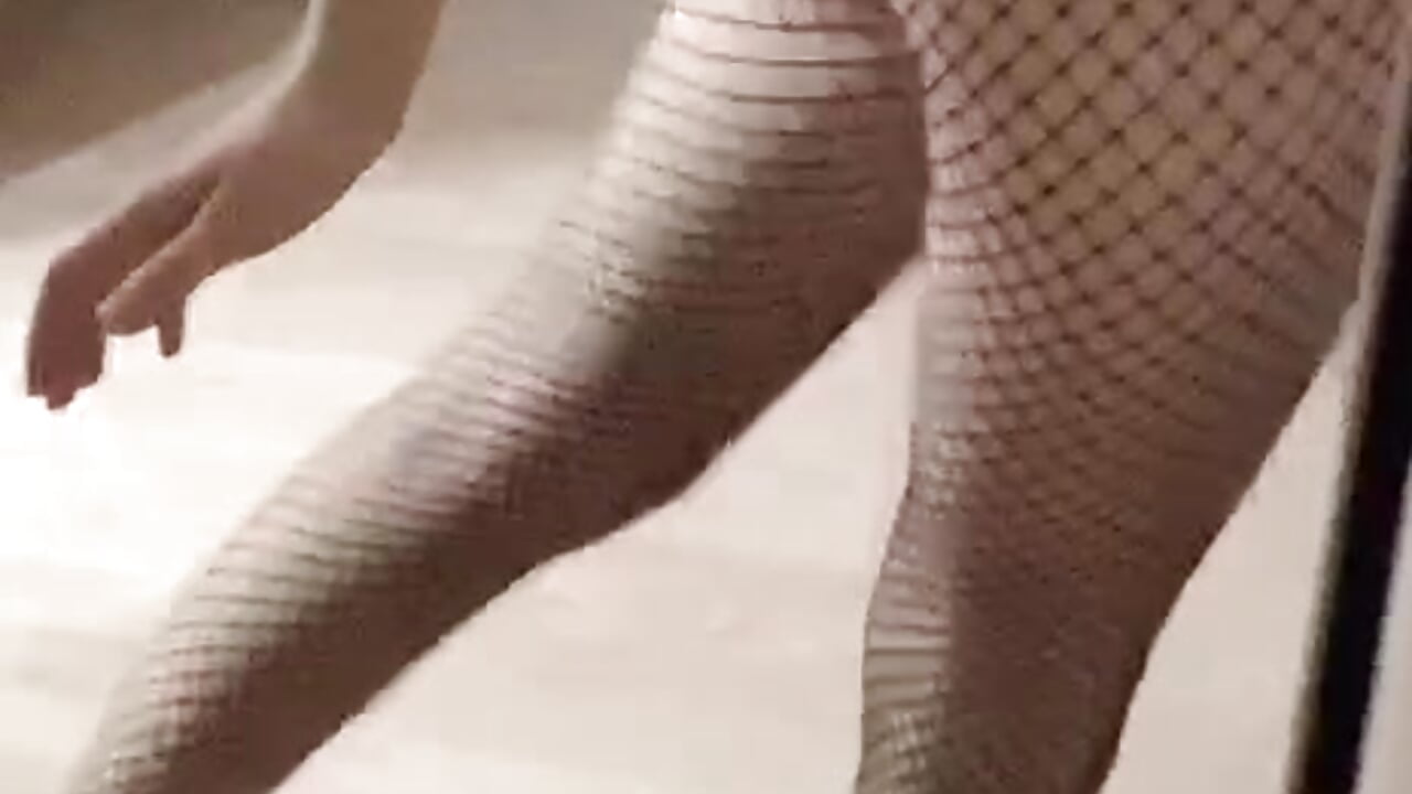 Hey hey 🌸 – video modela na kameri PazMattiace